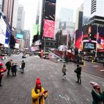 從英國入境紐約市須強制隔離 市長:將派員確認隔離狀況