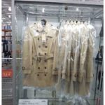 逛好市多驚見「現省2萬」的名牌風衣 才剛說要買就有人貼出「被搶完了的照片」